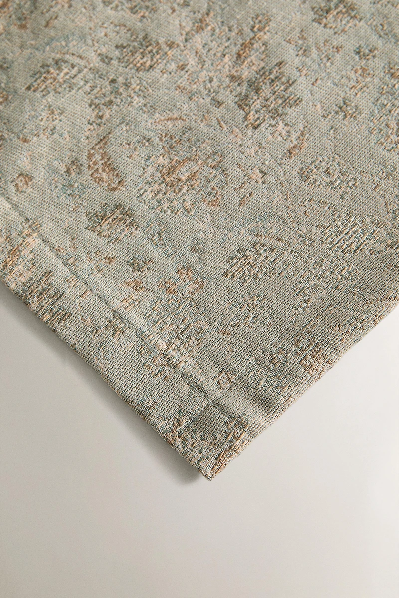 FLORAL JACQUARD TABLE RUNNER