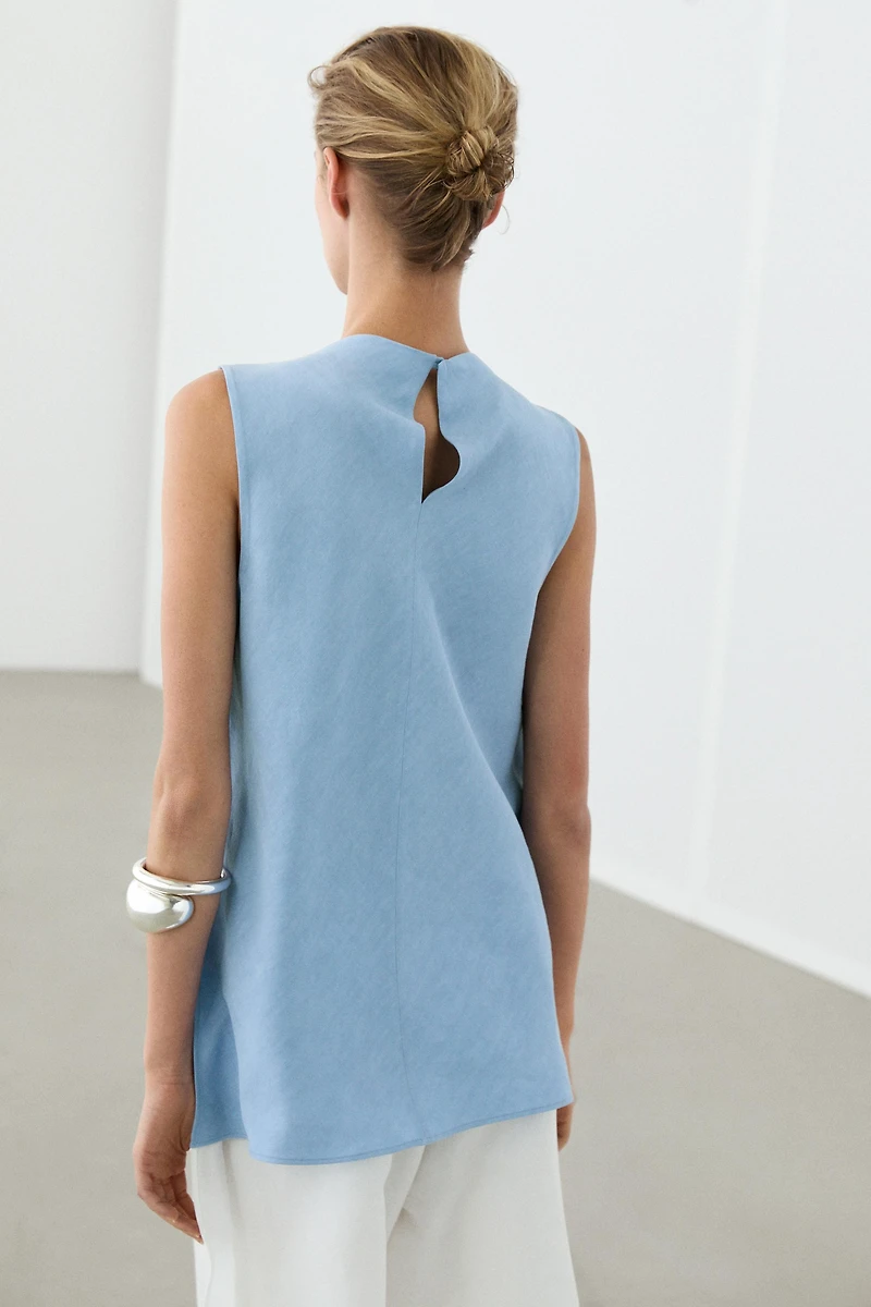 Flowing linen blend pleated top