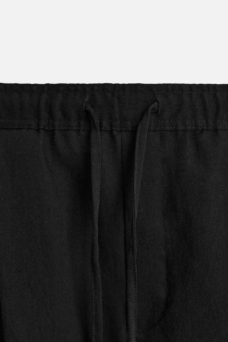 PLEATED FLOWY SHORTS