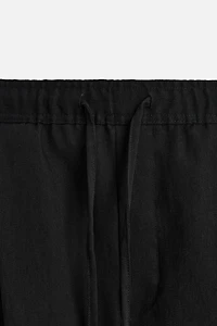 PLEATED FLOWY SHORTS