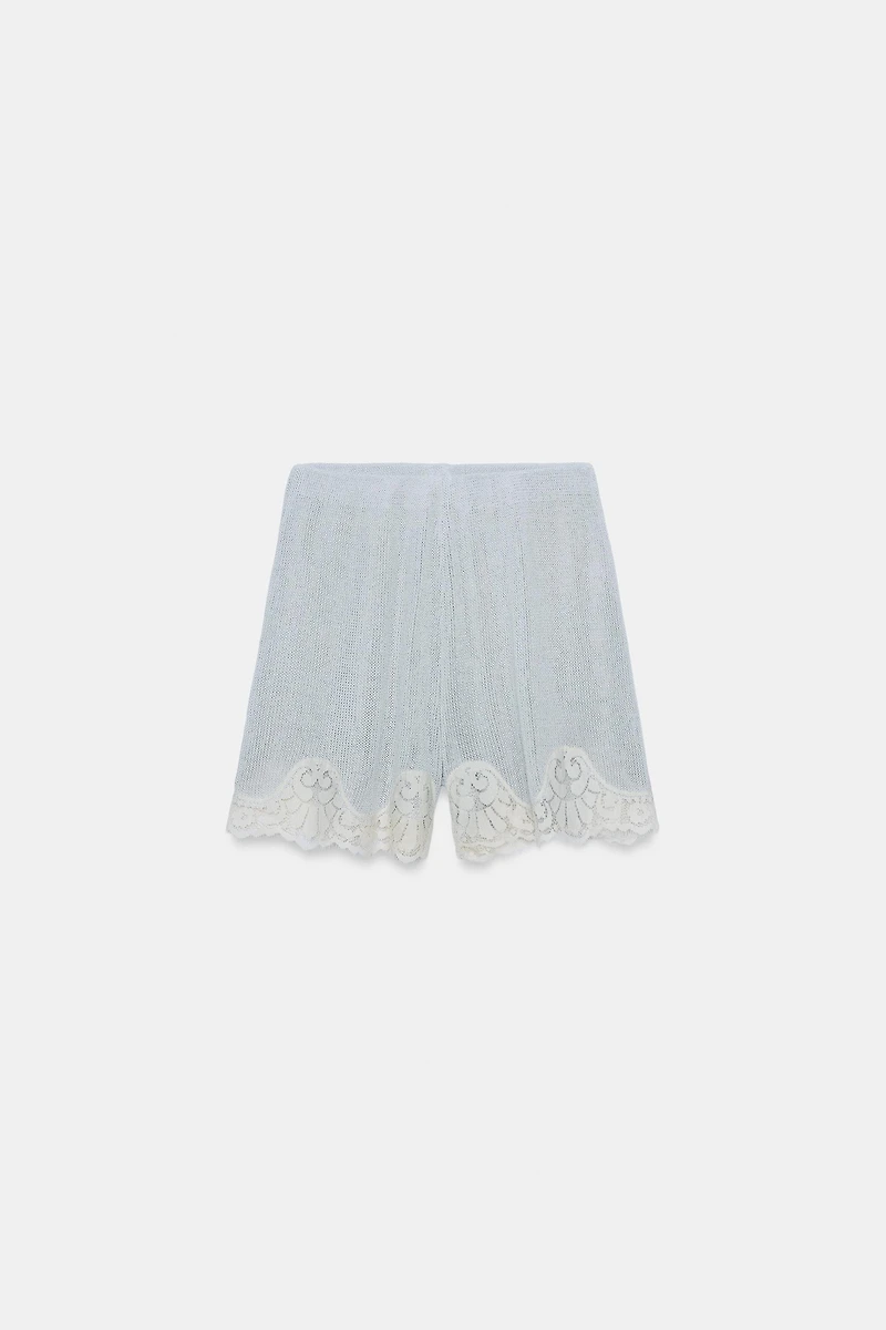 SHORT RUSTIQUE EN DENTELLE