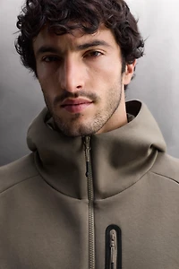 SWEAT TECHNIQUE ZIPPÉ À CAPUCHE
