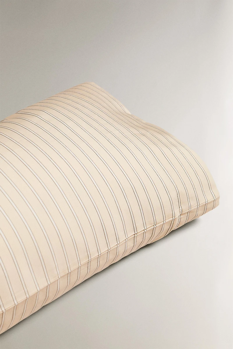 STRIPED PILLOWCASE