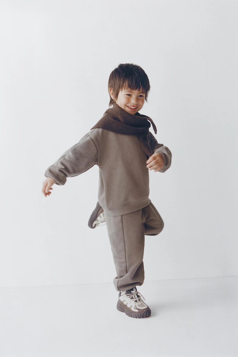 JOGGING SWEATSHIRT AND BASIC JOGGER PANTS SET WITH LABEL