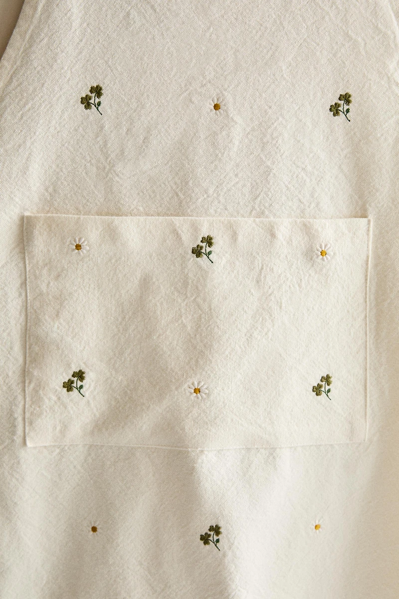 EMBROIDERED CLOVER APRON