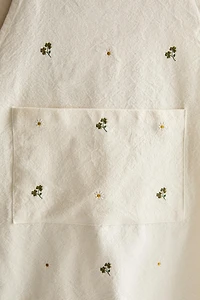 EMBROIDERED CLOVER APRON