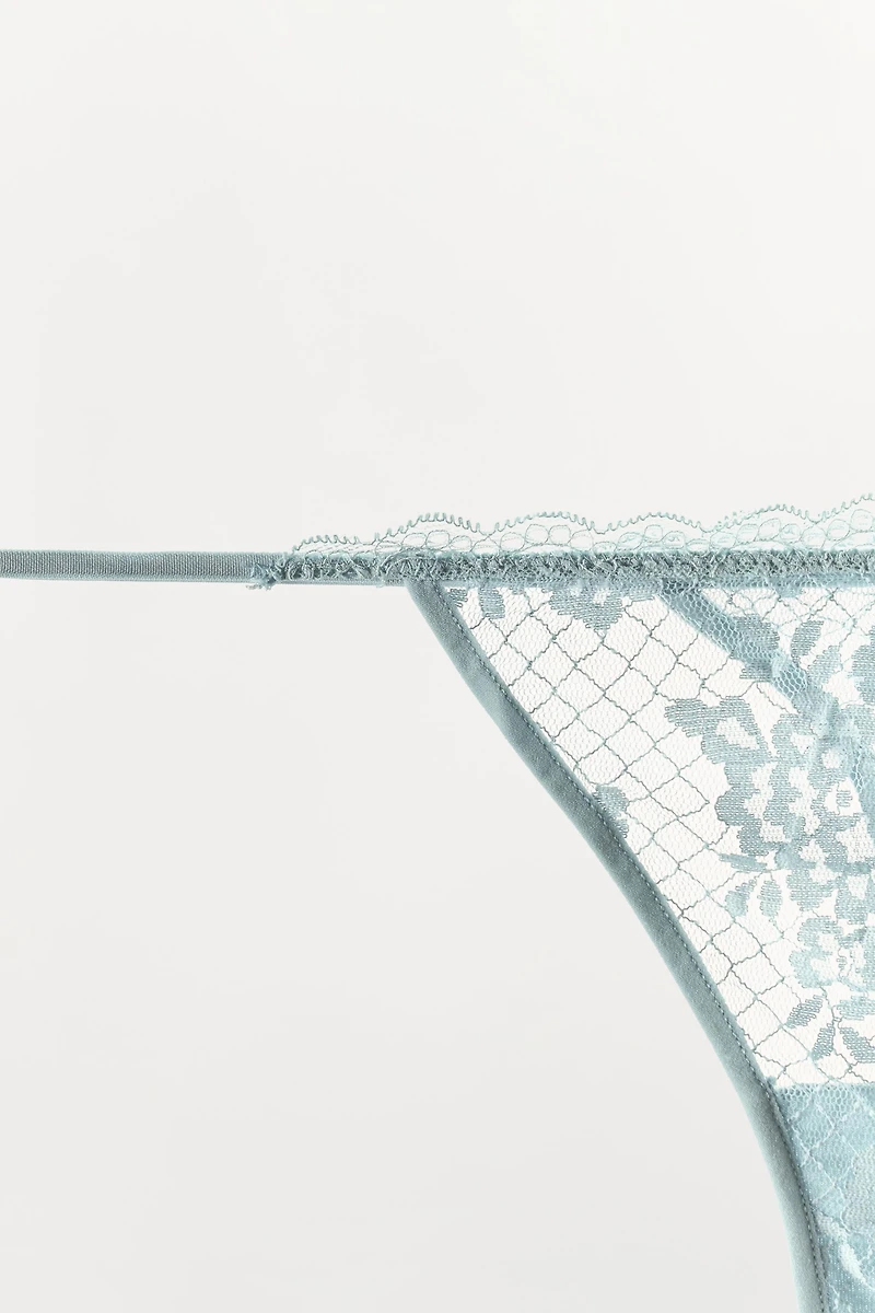 TANGA EN DENTELLE
