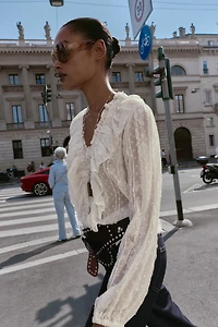 CHEMISE ROMANTIQUE EN PLUMETIS