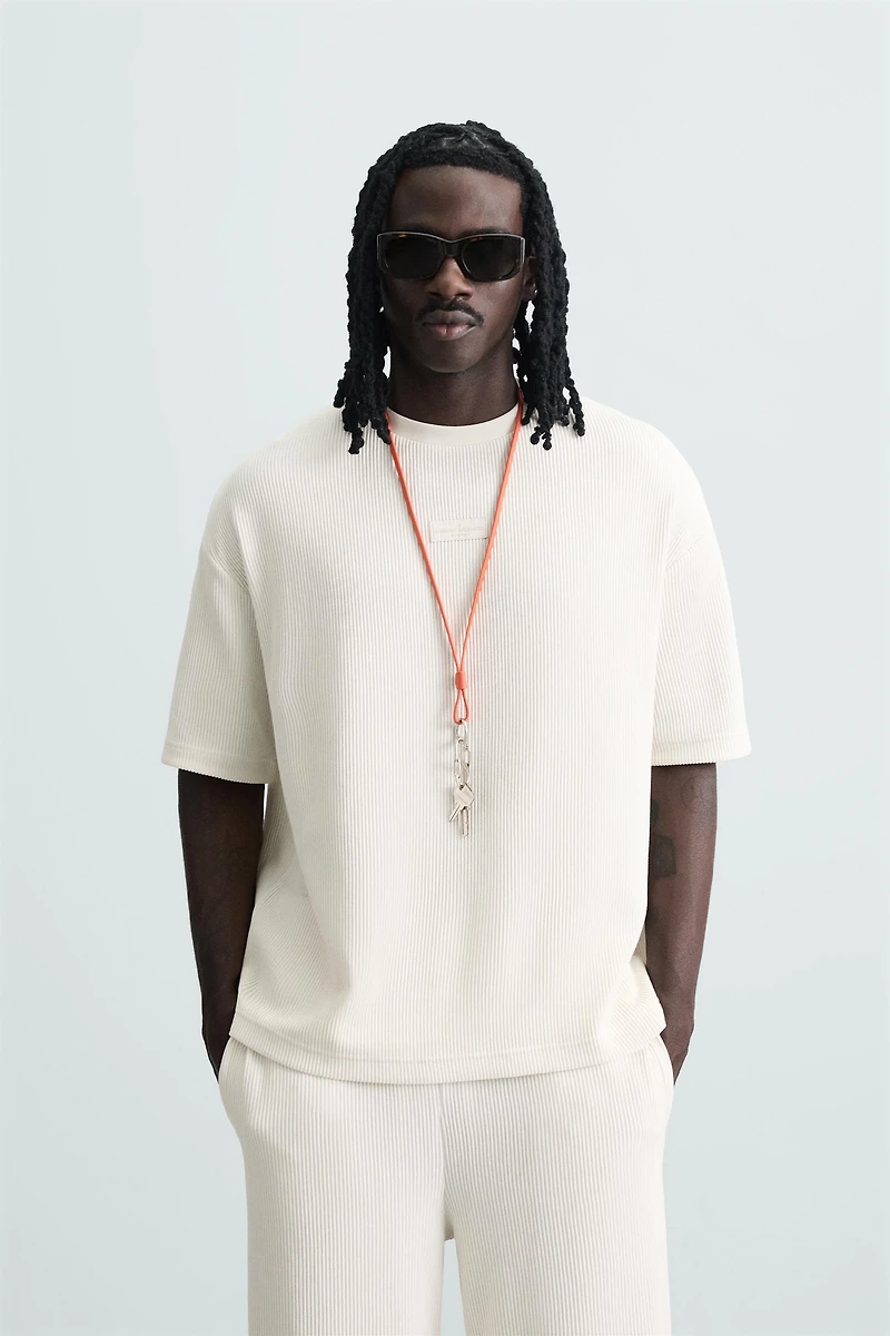 VERTICAL TEXTURED T-SHIRT