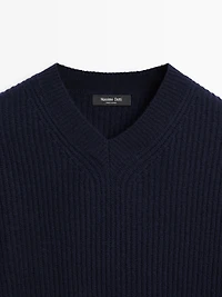 Pull col V en maille de laine mélangée