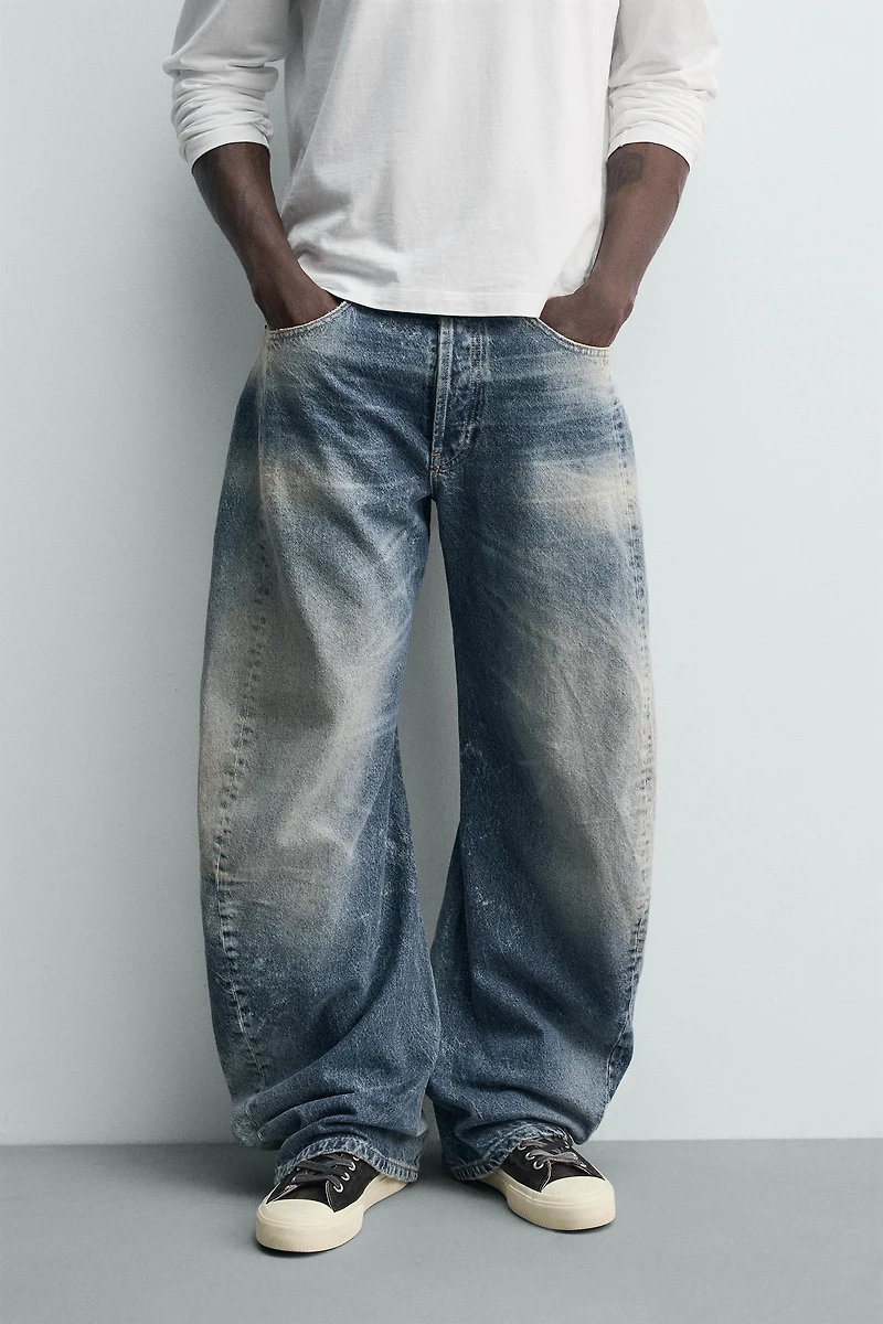BARREL FIT JEANS WITH TWISTED SEAMS