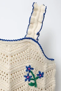 EMBROIDERED FLOWER KNIT TOP