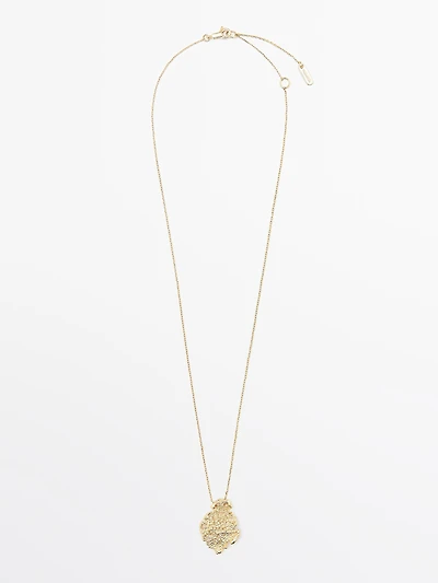 Mini necklace with lace piece pendant