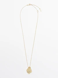 Mini necklace with lace piece pendant