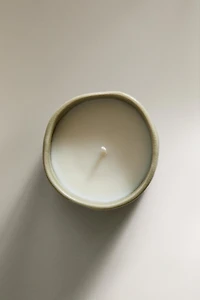 G) MUSKY PETALS SCENTED CANDLE