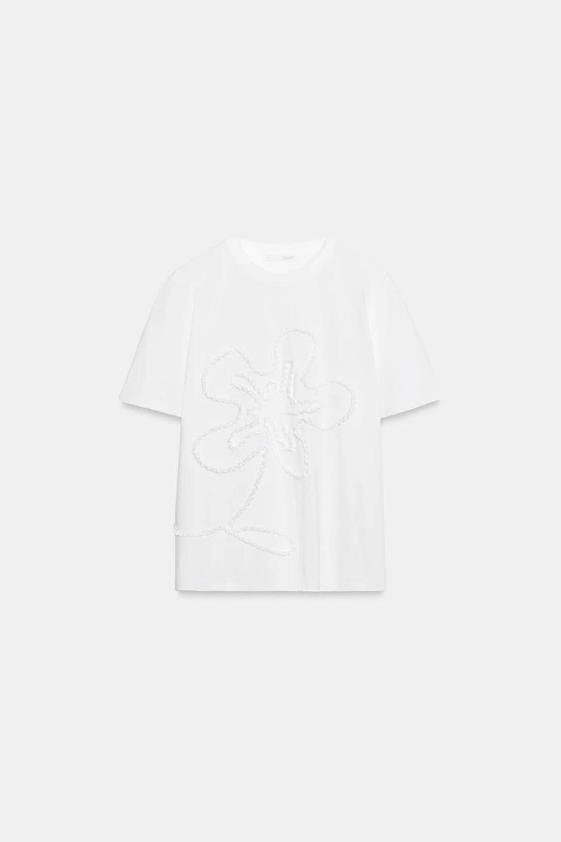 T-SHIRT À FLEUR EN RELIEF