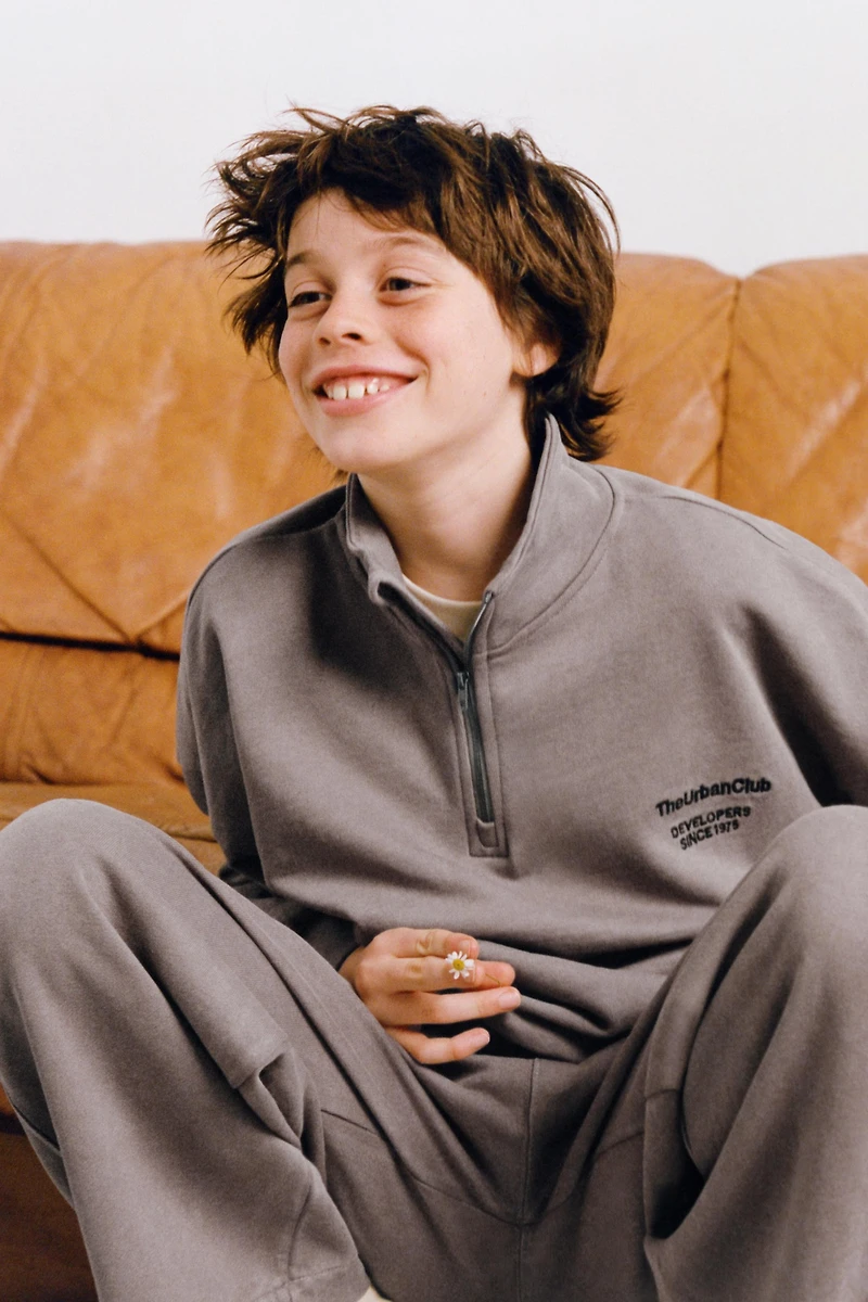 TEXT PLUSH SWEATSHIRT
