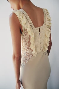 ROBE LONGUE DRAPÉE EN DENTELLE