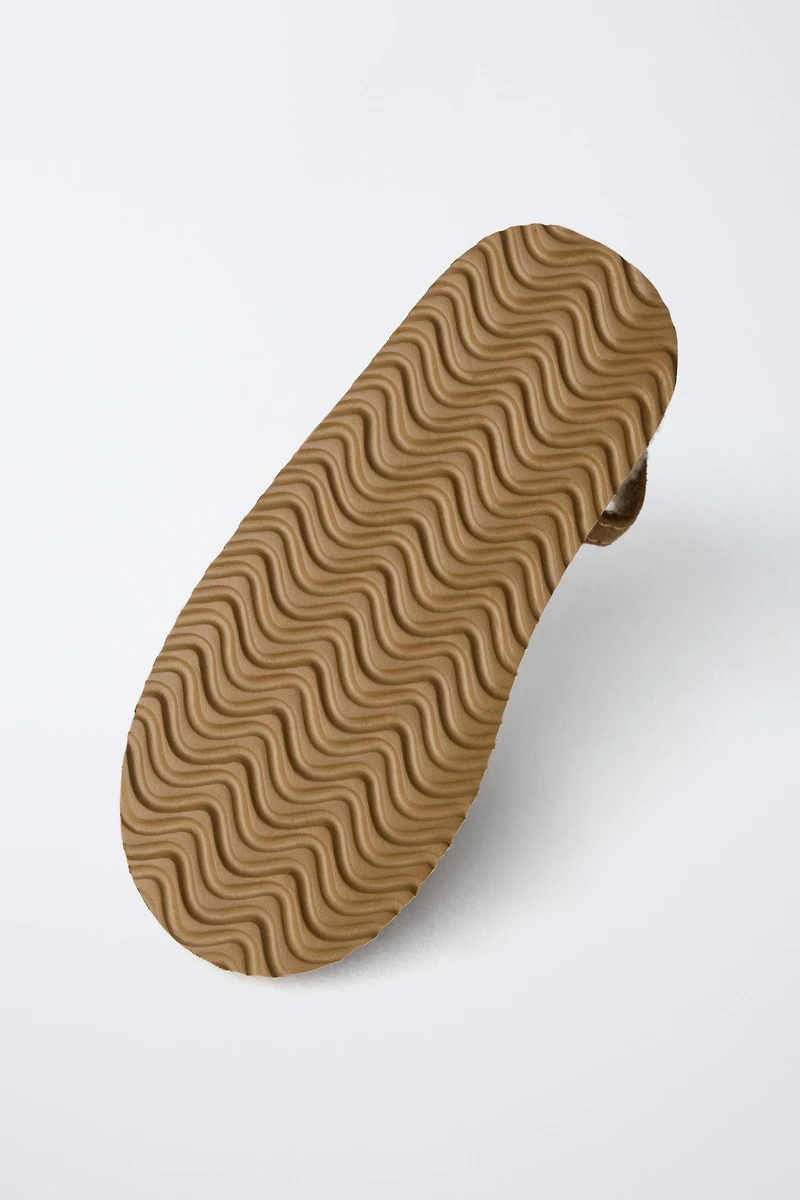 EMBROIDERED FAUX FUR CLOGS