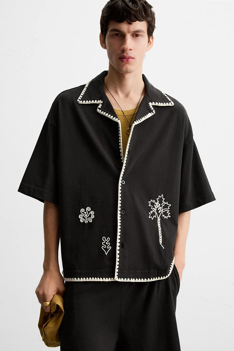 CONTRAST EMBROIDERY SHIRT