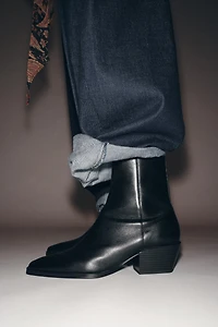 BOTTINES LARGES EN CUIR