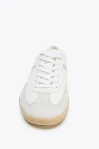 ATHLETIC SHOES