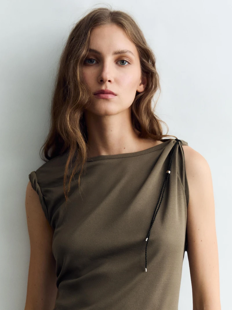 Short sleeve T-shirt with trim details