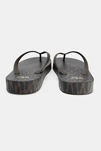 PRINTED FLAT SANDALS