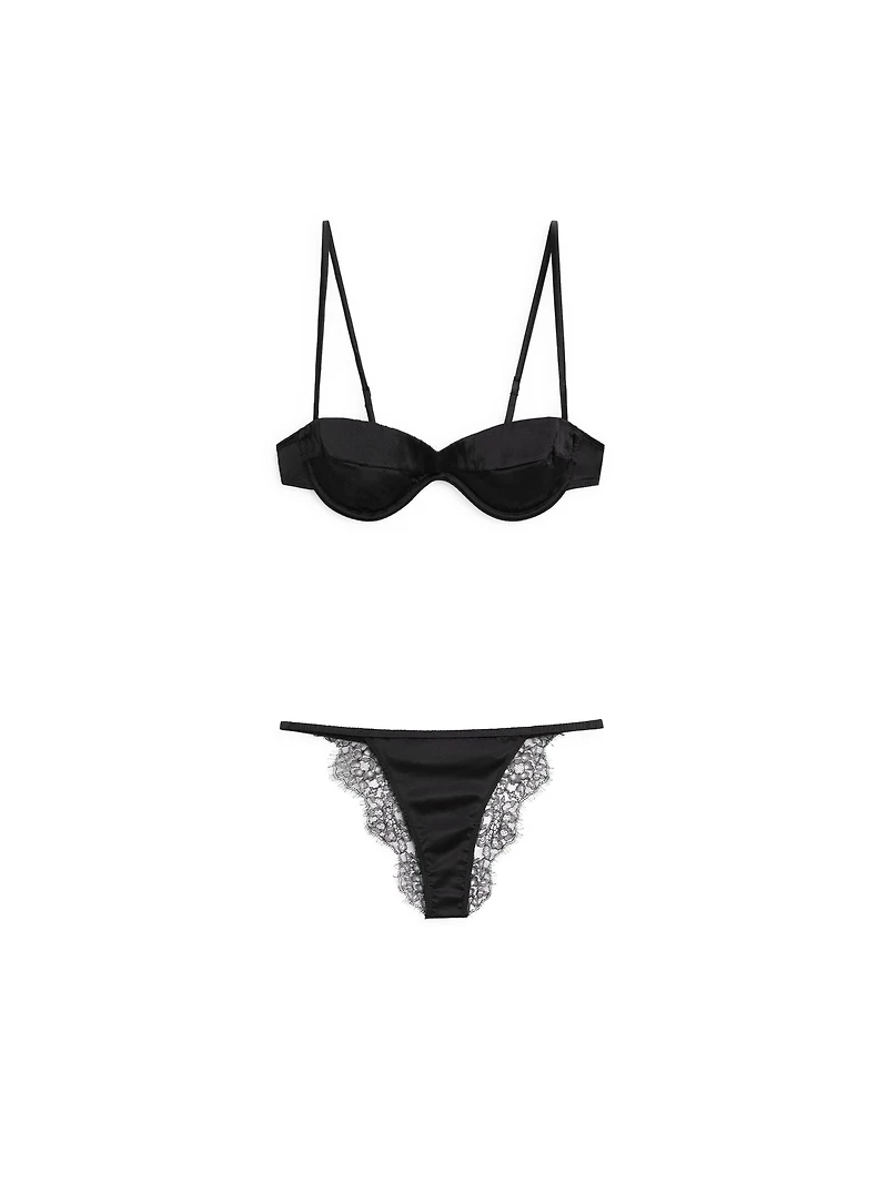 Bandeau top with underwire and seam detail