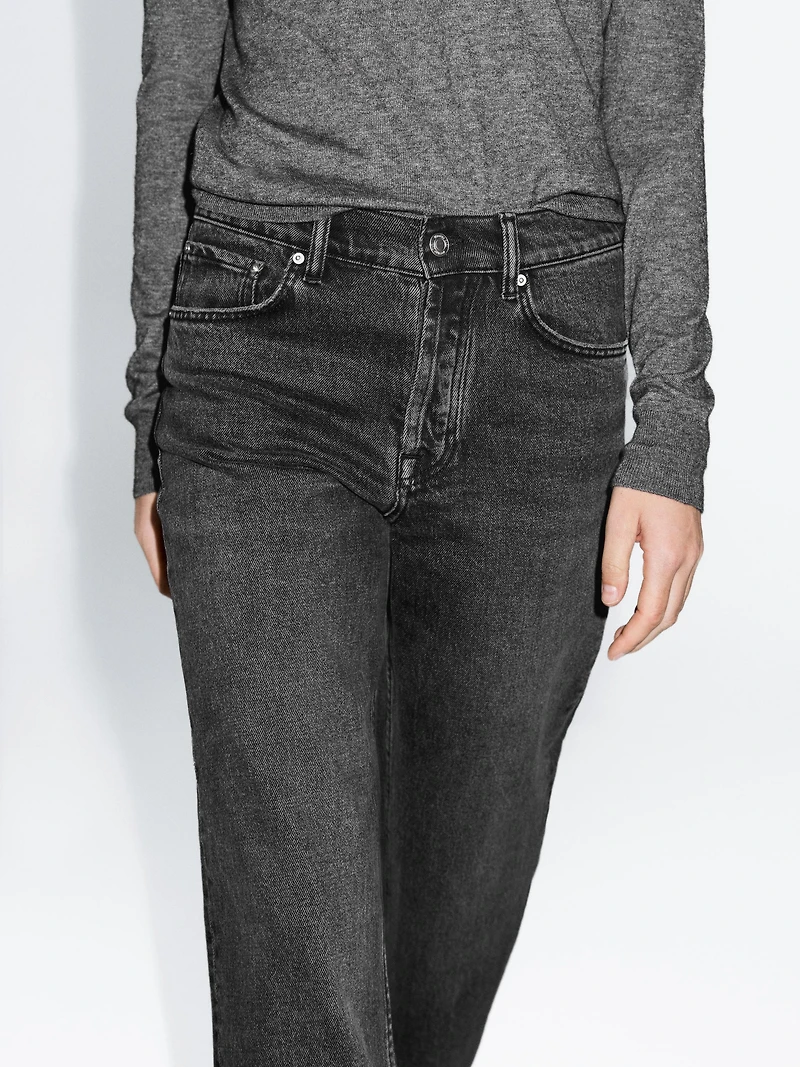 Straight-leg high-waist jeans