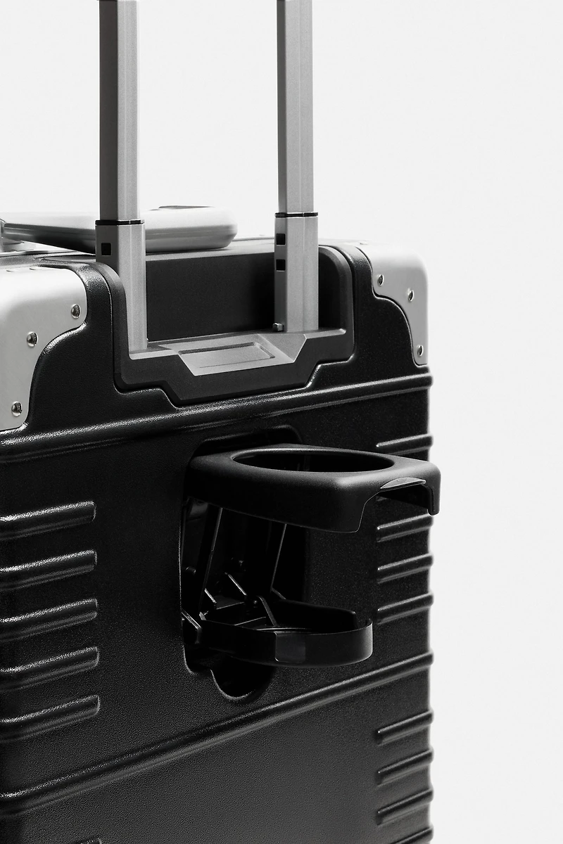 TRAVEL SUITCASE