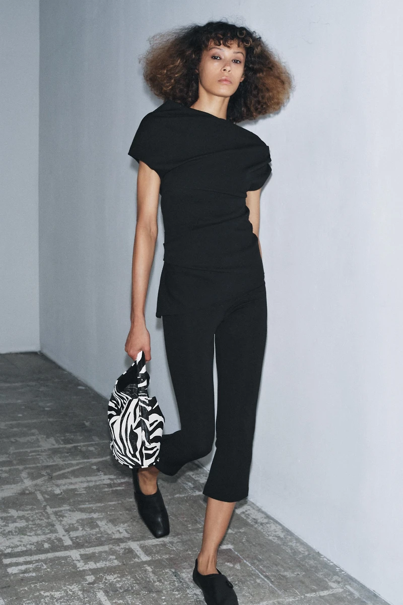 CREPE CAPRI PANTS WITH SLIT