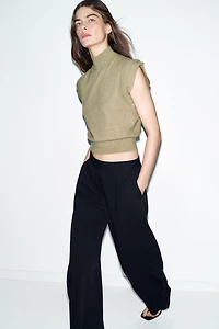 MARKED SHOULDERS KNIT TOP