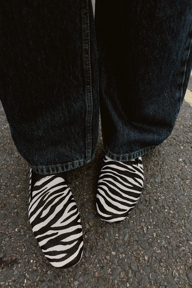 MOCASSINS EN CUIR À IMPRIMÉ ANIMALIER