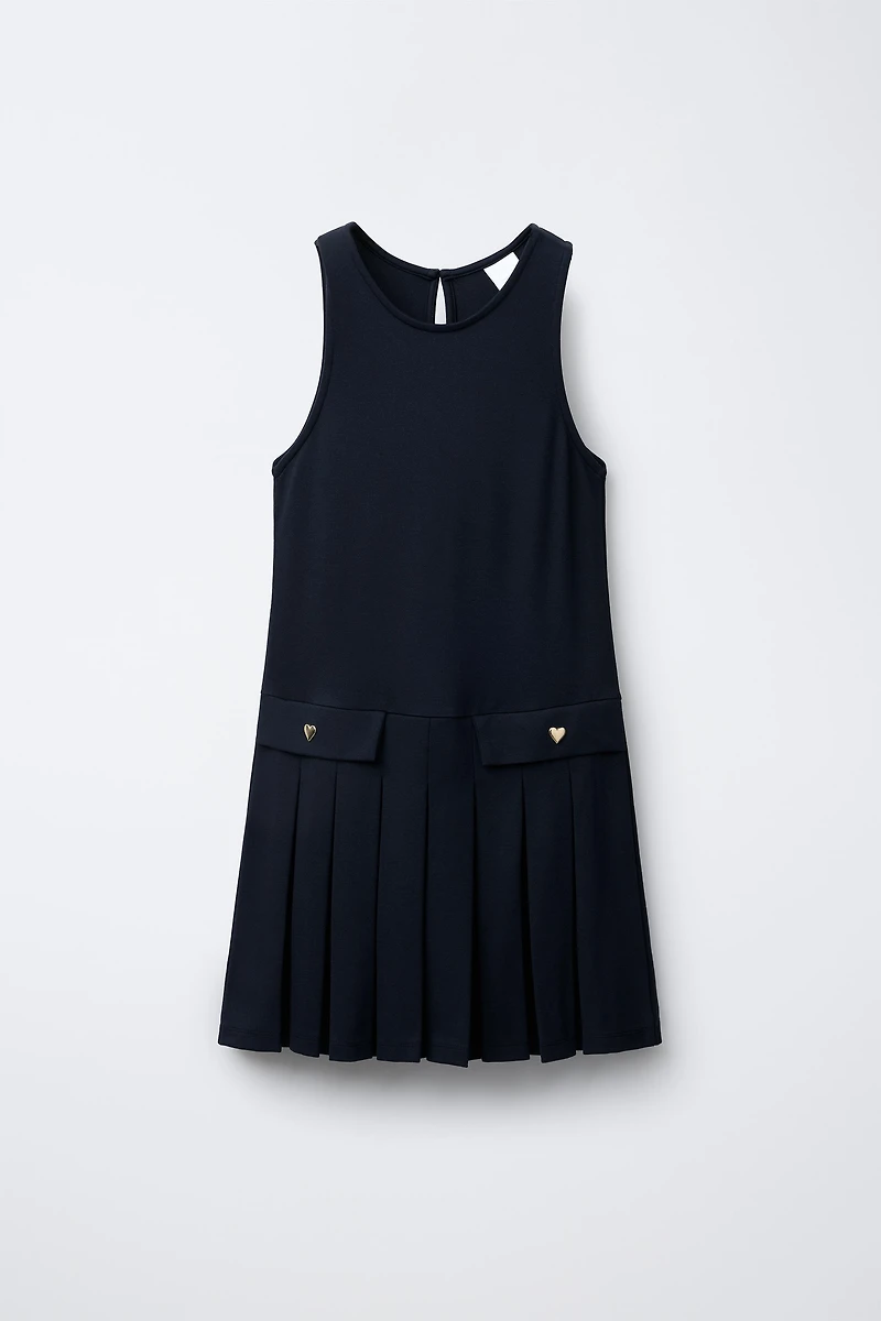 ROBE-SALOPETTE PLIS PLATS