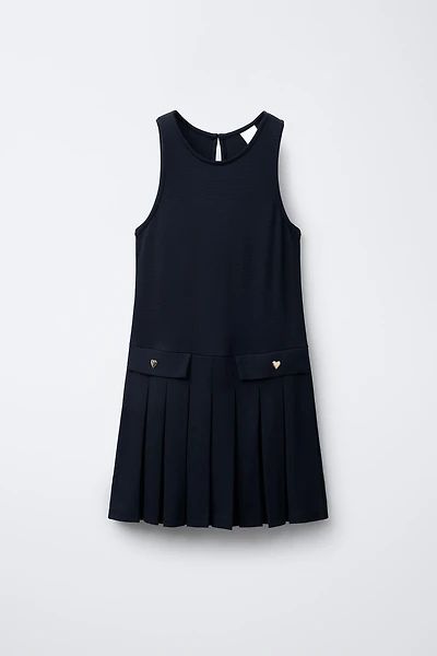 ROBE-SALOPETTE PLIS PLATS