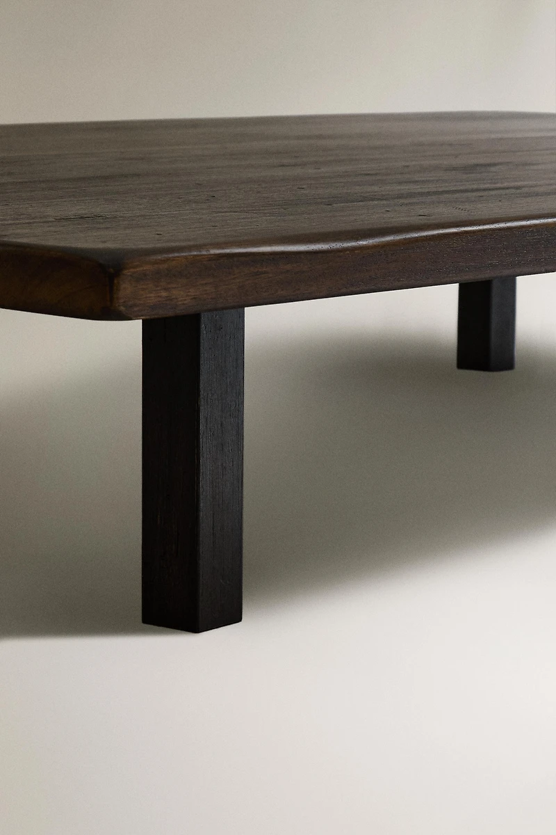 LOW-LEGGED COFFEE TABLE