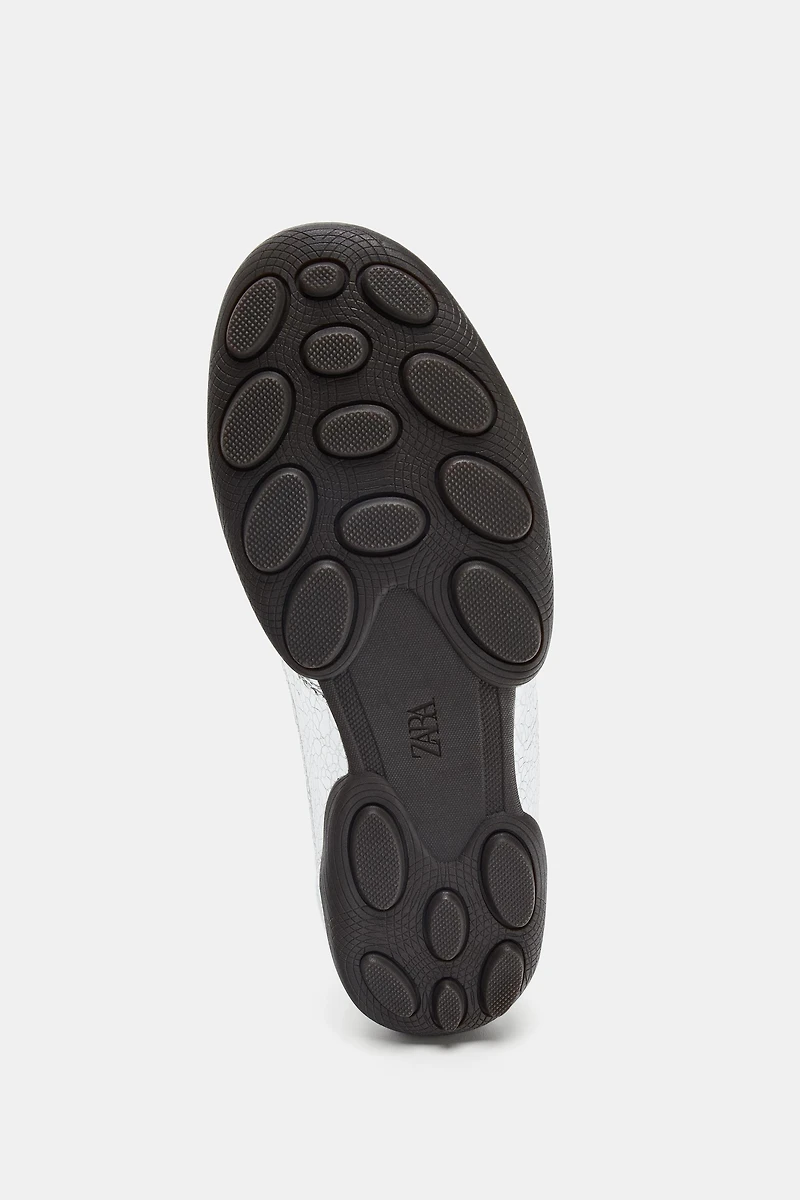 METALLIC-EFFECT RUNNING SHOES