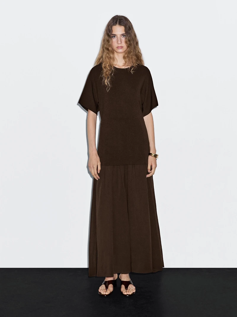 Knit dress with contrast gathered detail