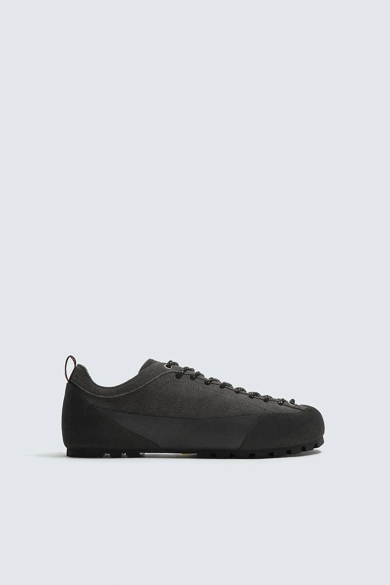 BASKETS EN CUIR SEMELLE VIBRAM® AARON LEVINE X ZARA