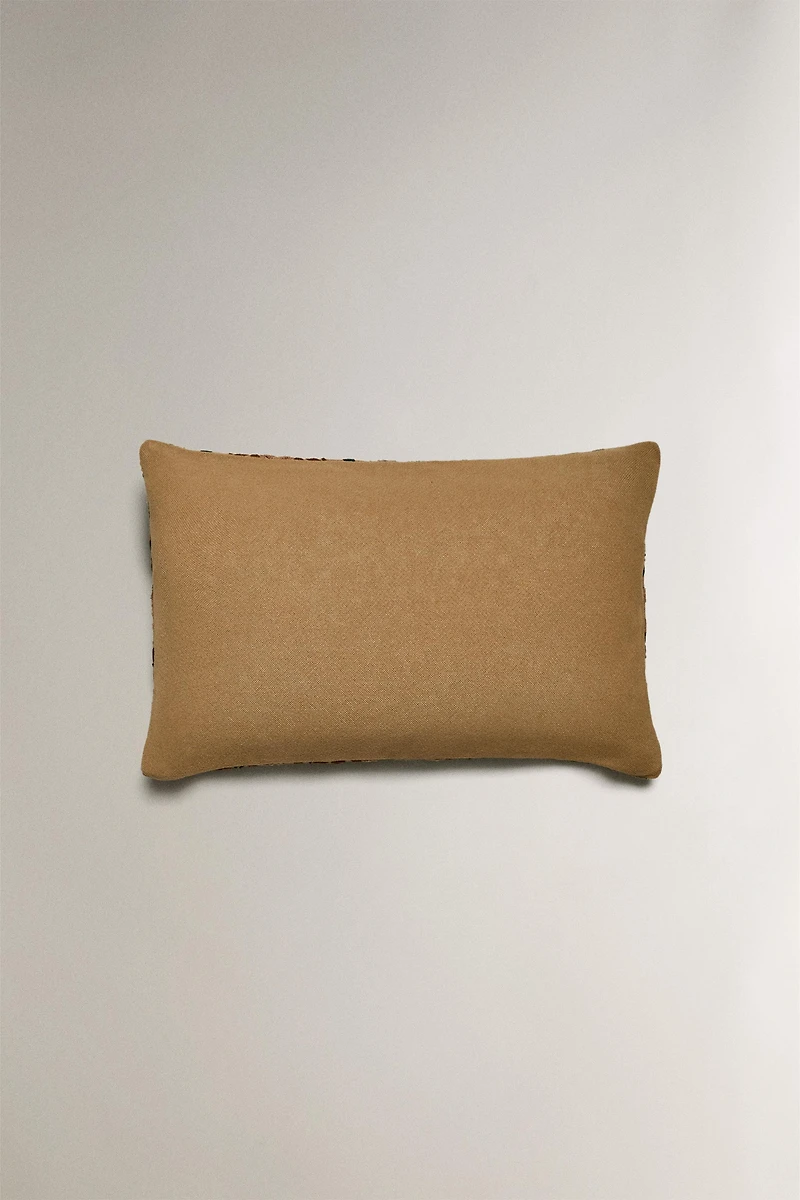 SYMMETRICAL FLORAL THROW PILLOW COVER