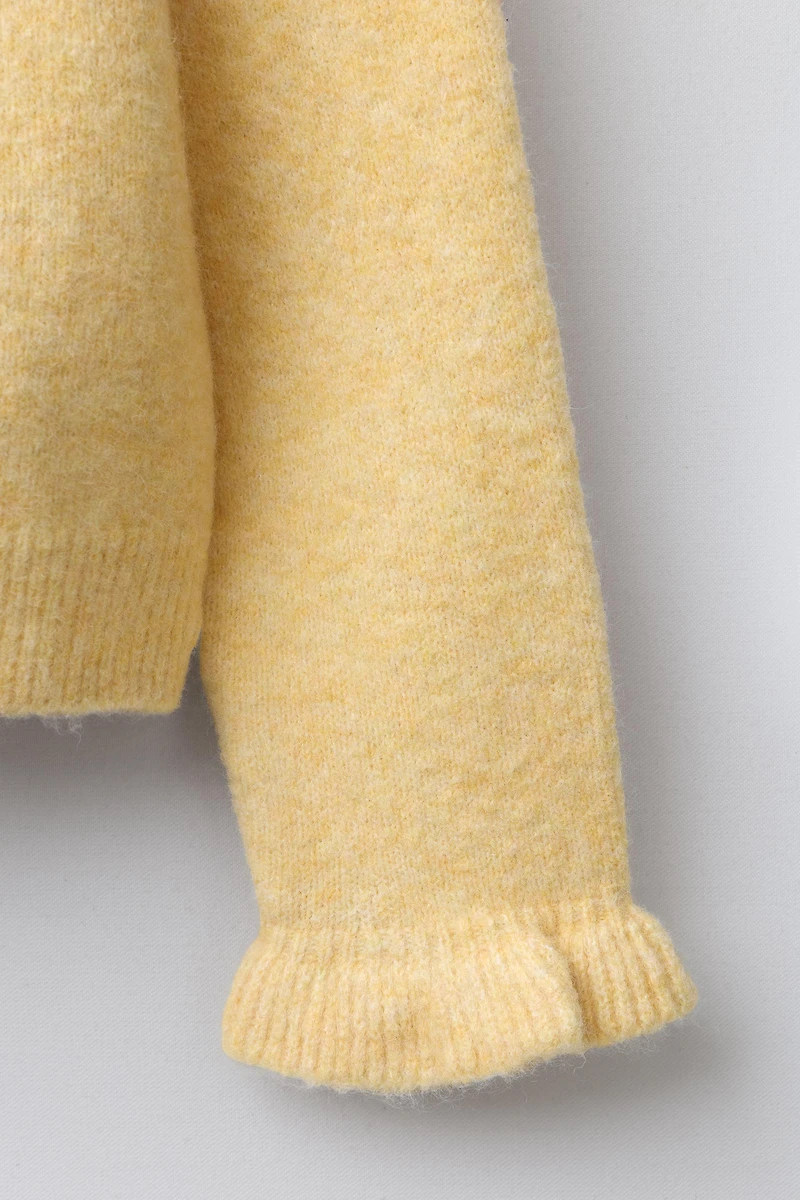 GILET EN MAILLE VOLANTS AVEC LAINE