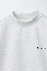 SWEAT MANCHES COURTES INSCRIPTION EN RELIEF