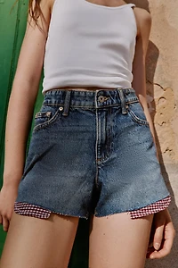 Z1975 FRAYED HEM MOM FIT SHORTS