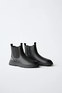 CHELSEA BOOTS