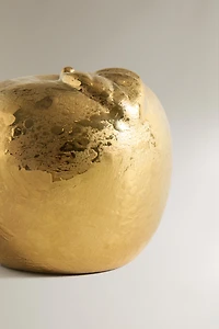 MARISA BERENSON APPLE DECORATION