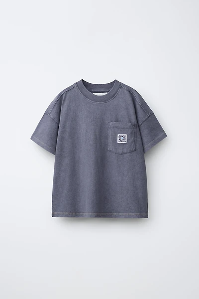WASHED EFFECT PRINTED POCKET T-SHIRT