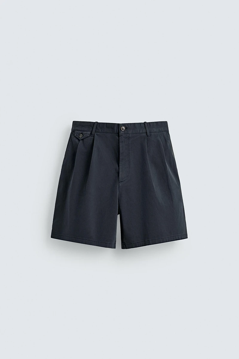 REGULAR FIT PLEATED CHINO SHORTS