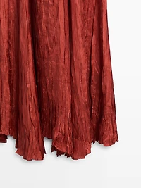 Robe longue plissée satinée