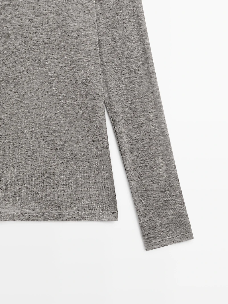 V-neck T-shirt with lace detail